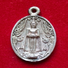 เหรียญหล่อ หลวงพ่อบ้านแหลม พิมพ์นิยมรูปไข่ เนื้อเงิน ปี 38