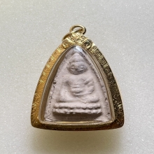  พุทโธน้อยคุณแม่บุญเรือน รุ่นแรก พิมพ์เล็ก เนื้อผง พ.ศ.2494