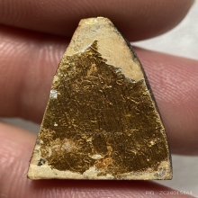 พระพุทธไม้แกะ เอาออกจากเลี่ยมเก่า