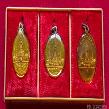 พระชุด ล็อคเก็ตเคลือบ สมเด็จพระเจ้าตากสินมหาราชรุ่นแรก ปี 11