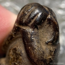 พระปิดตา เนื้อผงคลุกรัก (ปั้นลอยองค์)