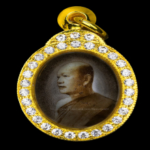 ล็อกเกต์รุ่นเเรกพระอาจารย์ฝั้นพิมพ์เล็กนิยมสุด สวยแชมป์💯