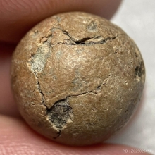 ลูกอมเนื้อดินเผา หลวงพ่อโหน่ง วัดคลองมะดัน 