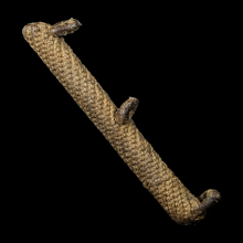 ตะกรุดสามห่วง ลงรัก น้ำเกลี้ยงถักเชือก 4 นิ้ว ไม่ทราบสำนัก