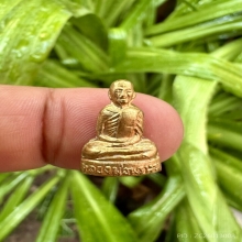 รูปเหมือนปั๊มหลวงพ่อพรหม รุ่นแม่ชีกุหลาบปี13สร้าง  500 องค์ 