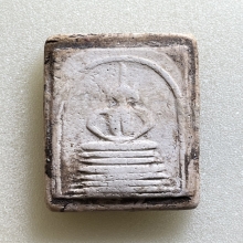 สมเด็จเกษไชโย พิมพ์ 6 ชั้นไหล่ตรง  เนื้อผง พ.ศ.2400-2405