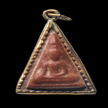 พระนางพญาเนื้อแดง หลวงพ่อชาญณรงค์ อภิโชโต เลี่ยมนาค