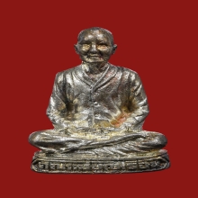 รูปหล่อ คุณแม่บุญเรือน โตงบุญเติม ปี32 ใต้ฐานบรรจุอัฐิคุณแม่