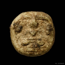 พระจันทร์ลอย เนื้อผงน้ำมัน กรุวัดคู้สลอด อยุธยา