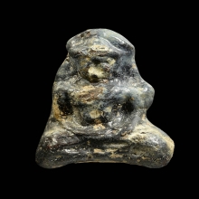 พระร่วงนั่งพิมพ์สมาธิ กรุโนนสูง จ.นครราชสีมา