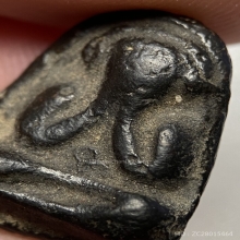 พระปิดตา เนื้อผงคลุกรักเก่า (ไม่ทราบที่) 