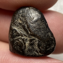 พระปิดตา เนื้อผงคลุกรักเก่า (ไม่ทราบที่) 