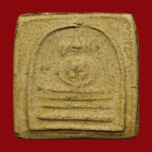 พระสมเด็จหลวงปู่ภูวัดอินทรวิหารพิมพ์สามชั้นอกร่องหูบายศรี