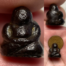 พระสังกัจจายน์จิ๋ว เนื้อผงจุ่มรัก 