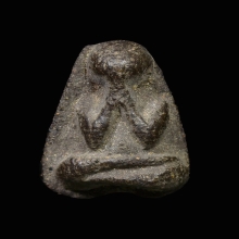 พระปิดตาพิมพ์เข่าซ้อน หลวงปู่ศุข วัดปากคลองมะขามเฒ่า 