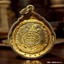 เหรียญ หลวงพ่อคูณ วัดบ้านไร่ ปี 36 กะไหล่ทองฝังพลอย