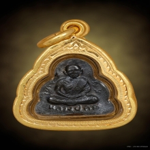 พระปิดตาหลังรูปเหมือนหลวงปู่ทิม เนื้อนวะ พ.ศ.2517