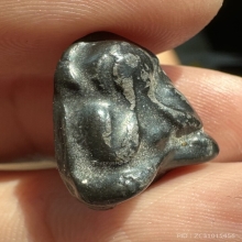 พระปิดตาเนื้อคลุกรักหลังแบบ