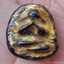 พระปิดตา ลป.ศุข พิมพ์เม็ดบัว เนื้อผงคลุกรักจุ่มรัก