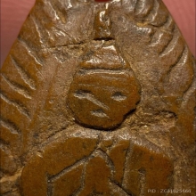 กะลารูปพระพุทธ แกะทรงสามเหลี่ยม