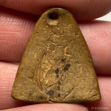 กะลารูปพระพุทธ แกะทรงสามเหลี่ยม