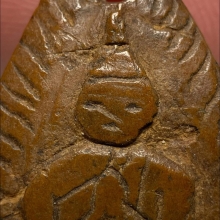 กะลารูปพระพุทธ แกะทรงสามเหลี่ยม