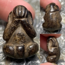 พระปิดตา เนื้อผงคลุกรักเก่า