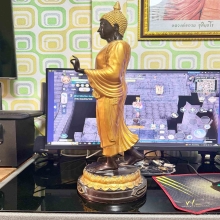 25 ศตวรรษ ฐานกว้าง 7 นิ้ว สูง 26นิ้ว หลวงปู่พวง สุวีโร 