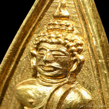 พระพุทธโสธร พิมพ์สามเหลี่ยม หลังยันต์ห้า ปี 2508 เนื้อทองคำ