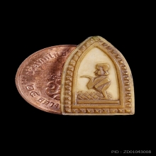 หลวงพ่อเดิม นางกวัก หลังพระปิดตา งาแกะ ขนาดจิ๋ว