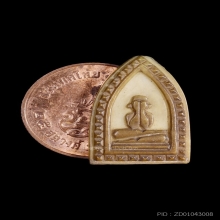 หลวงพ่อเดิม นางกวัก หลังพระปิดตา งาแกะ ขนาดจิ๋ว