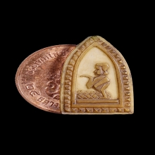 หลวงพ่อเดิม นางกวัก หลังพระปิดตา งาแกะ ขนาดจิ๋ว