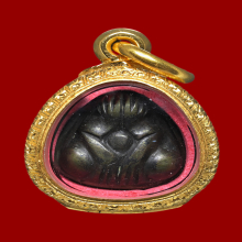 พระปิดตาหลวงพ่อทับ เนื้อเมฆสิทธิ์ พิมพ์ต้อกลางหลังเบี้ย