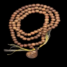 +บัตรสมาคม สร้อยประคำหลวงพ่ออุตตมะ เนื้อไม้