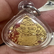 พระราหู กะลาแกะ ลงชาดแดงปิดทอง ครูบานันตา ประกบคู่