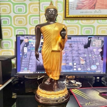 25 ศตวรรษ ฐานกว้าง 7 นิ้ว สูง 26นิ้ว หลวงปู่พวง สุวีโร