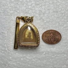 นางกวัก หลังพระปิดตา  หลวงพ่อเดิม วัดหนองโพธิ์ ขนาดจิ๋ว 