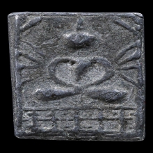 เหรียญหล่อหลวงปู่ศุข ออกวัดหัวหาด เนื้อชินตะกั่ว