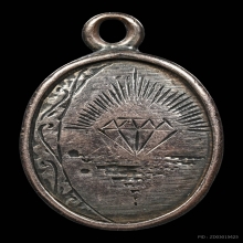 ล็อกเก็ตฉากขาว ลพ.วัดบ้านแหลม พิมพ์เล็ก จ.สมุทรสงคราม