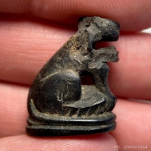 เสือชรา แกะจากเขาควาย (ตัวนี้มีรอยแทะ-บิ่น)