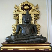 พระพุทธรูปนั่ง ศิลปะสมัยอู่ทอง ยุคต้น เนื้อสัมฤทธิ์