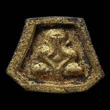 พระปิดตาหลวงปู่เฮี้ยง วัดป่าอรัญญิกาวาส หกเหลี่ยมหลังยันต์นะ