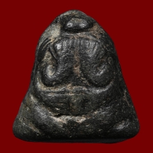 พระปิดตาเนื้อดินผสมผงใบลาน เก่าไม่ทราบที่ครับ