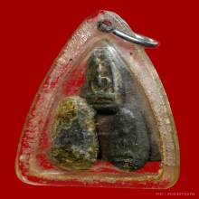 พระพิจิตรเม็ดข้าวเม่า ชินเขียว 3 องค์ พร้อมนางเนื้อดิน