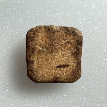 หลวงพ่อปาน พิมพ์ทรงนกสมาธิ เนื้อดินเผา พ.ศ. 2460