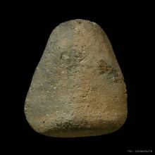 พระนางพญาเข่ากว้าง หลังอูม เนื้อดิน กรุบางขลัง จ.สุโขทัย 