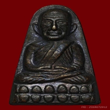 หลังหนังสือ 24 หน้ากรรมการ ผิวรมดำเดิมๆ จมูกโด่งสวย