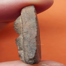 พระนางพญาซุ้มคู่ ลพ.กวย เนื้อดินสีดำ