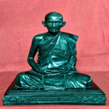 พระบูชาหลวงพ่อกวย ขนาด 9 นิ้ว อุดมวลสาร แผ่นยันต์ ตอกโค๊ต 