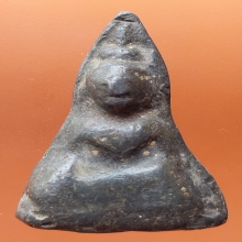 พระกรุเนื้อชินตะกั่ว ขนาดประมาณ 2.2 x 3.4 ซม.